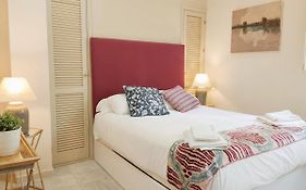 Homeyseville-Bright Apartment At Santa Cruz 4 Pax, Parking Optional